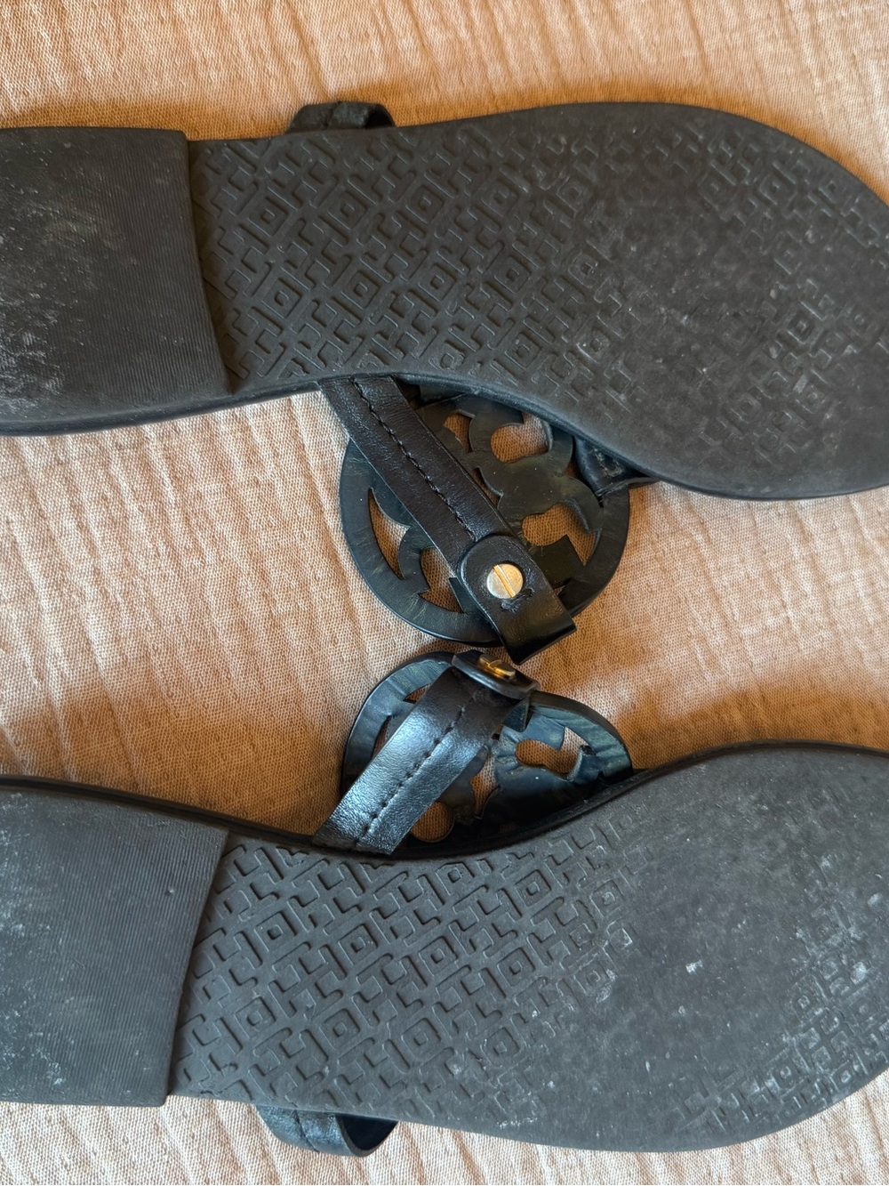 Tory Birch Iconic Miller Black Leather Women's Logo-Style Thong Sandals - Picture 3 of 4